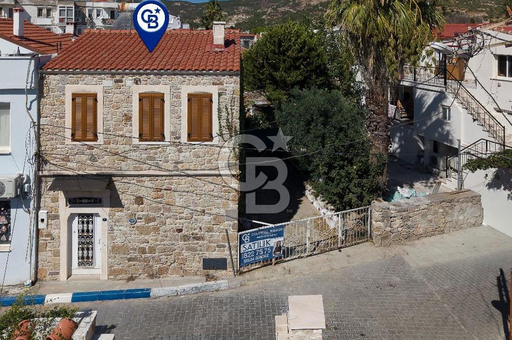Foça Çarşı Merkezinde Satılık Tarihi Taş Ev