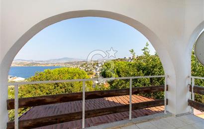 Yenifoça Donatkent'te Satılık 3+1 Deniz Manzaralı Müstakil Villa