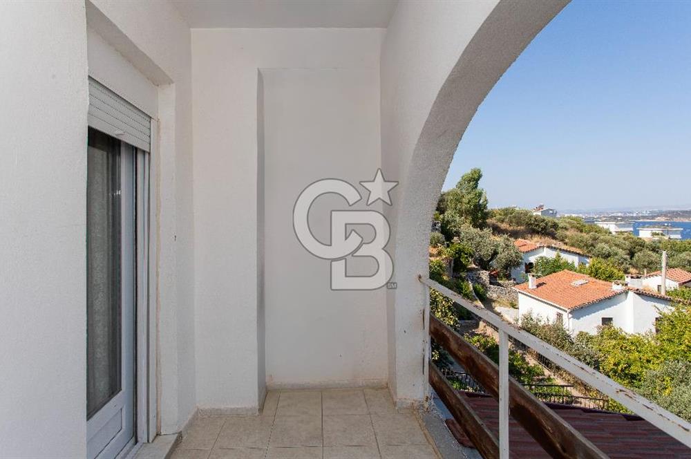 Yenifoça Donatkent'te Satılık 3+1 Deniz Manzaralı Müstakil Villa