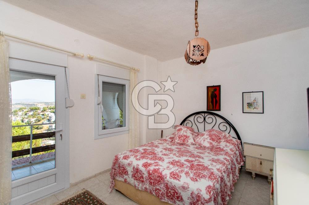 Yenifoça Donatkent'te Satılık 3+1 Deniz Manzaralı Müstakil Villa
