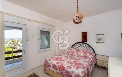 Yenifoça Donatkent'te Satılık 3+1 Deniz Manzaralı Müstakil Villa