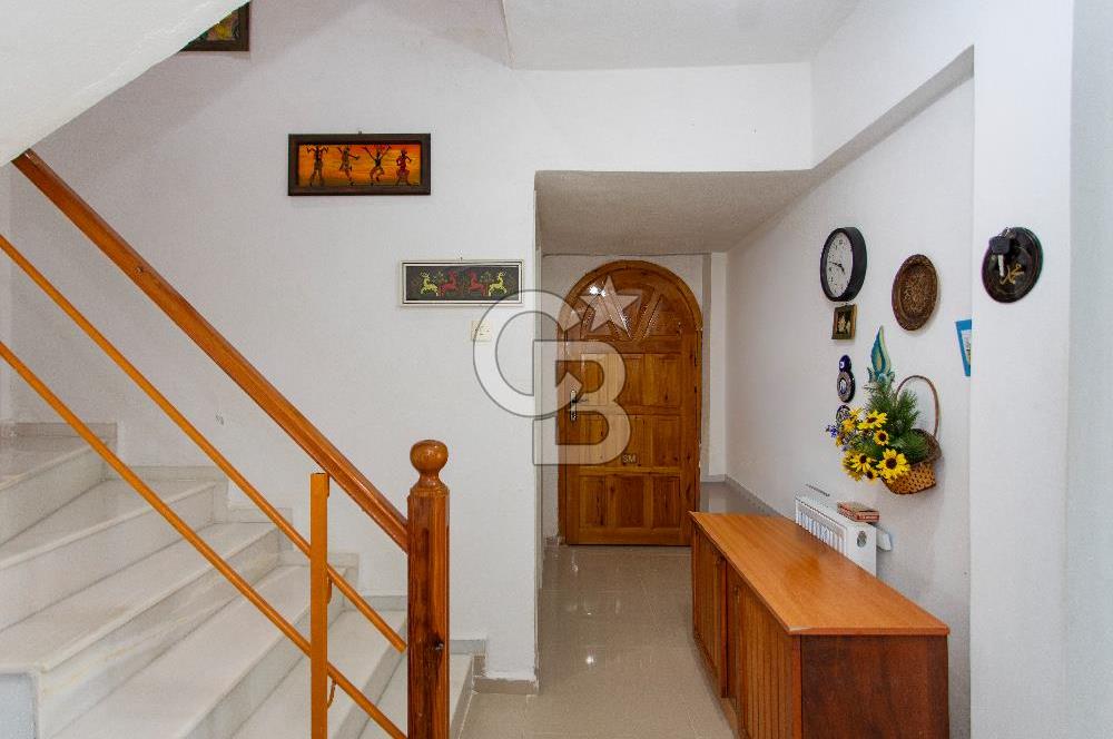 Yenifoça Donatkent'te Satılık 3+1 Deniz Manzaralı Müstakil Villa