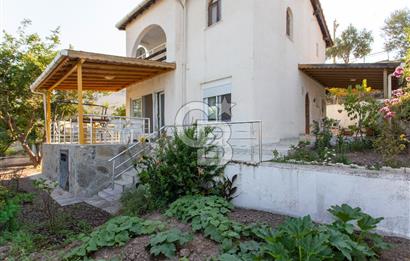 Yenifoça Donatkent'te Satılık 3+1 Deniz Manzaralı Müstakil Villa