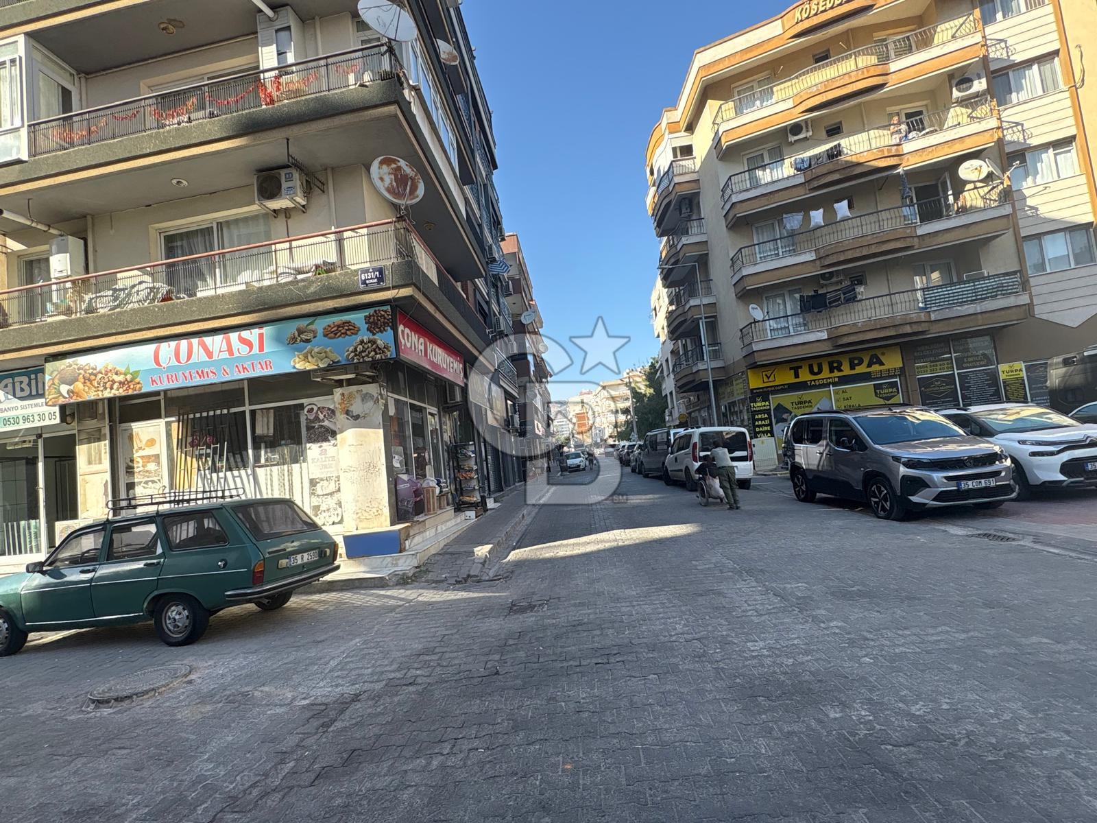 İZMİR KARŞIYAKA DEDEBAŞI'NDA MERKEZİ KONUMDA SATILIK 3+1 DAİRE