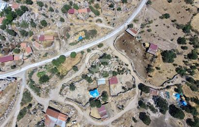 EZİNE KAYACIKTA BOZCAADA MANZARALI 1228 M2 AVLULU AĞİL NİTELİĞİNDE YAPI İZNİ ALINABİLİR FIRSAT ARAZİ