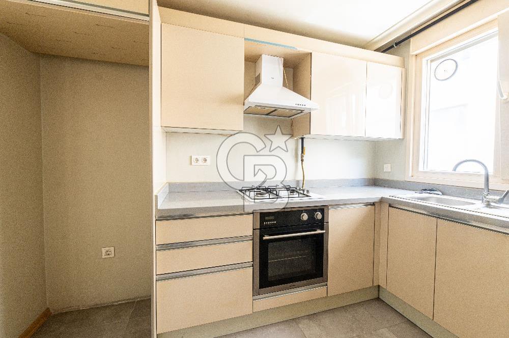 KIZILTOPRAKTA BAĞDAT CADDESİNE YAKIN OTOPARKLI FERAH 2+1