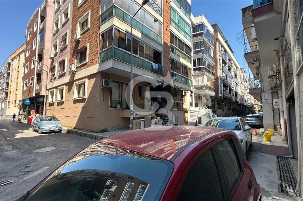 KARŞIYAKA ŞEMİKLER'DE ASANSÖRLÜ, OTOPARKLI, EBEVEYN BANYOLU 3+1