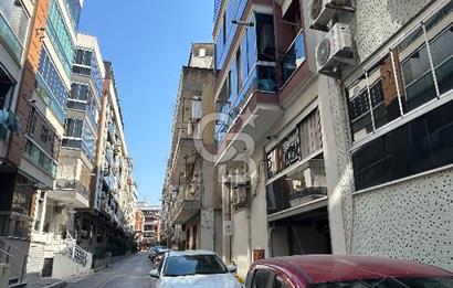 KARŞIYAKA ŞEMİKLER'DE ASANSÖRLÜ, OTOPARKLI, EBEVEYN BANYOLU 3+1