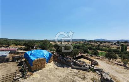 EZİNE KAYACIKTA BOZCAADA MANZARALI 1228 M2 AVLULU AĞİL NİTELİĞİNDE YAPI İZNİ ALINABİLİR FIRSAT ARAZİ