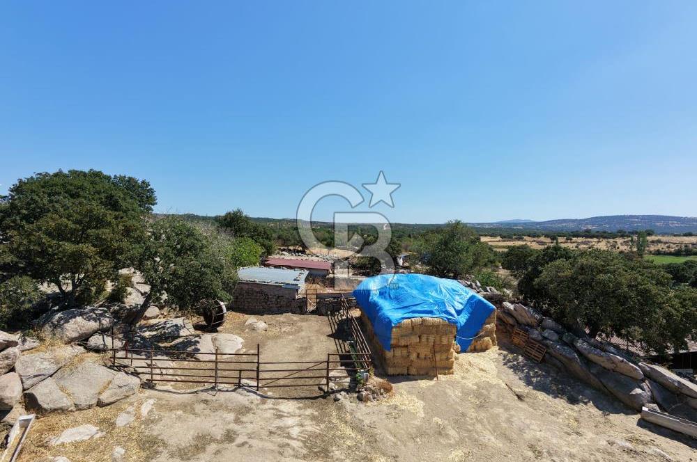 EZİNE KAYACIKTA BOZCAADA MANZARALI 1228 M2 AVLULU AĞİL NİTELİĞİNDE YAPI İZNİ ALINABİLİR FIRSAT ARAZİ