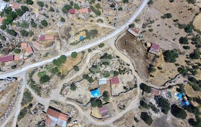 EZİNE KAYACIKTA BOZCAADA MANZARALI 1228 M2 AVLULU AĞİL NİTELİĞİNDE YAPI İZNİ ALINABİLİR FIRSAT ARAZİ