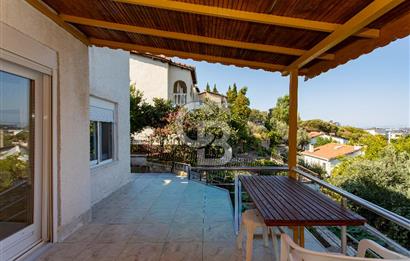 Yenifoça Donatkent'te Satılık 3+1 Deniz Manzaralı Müstakil Villa
