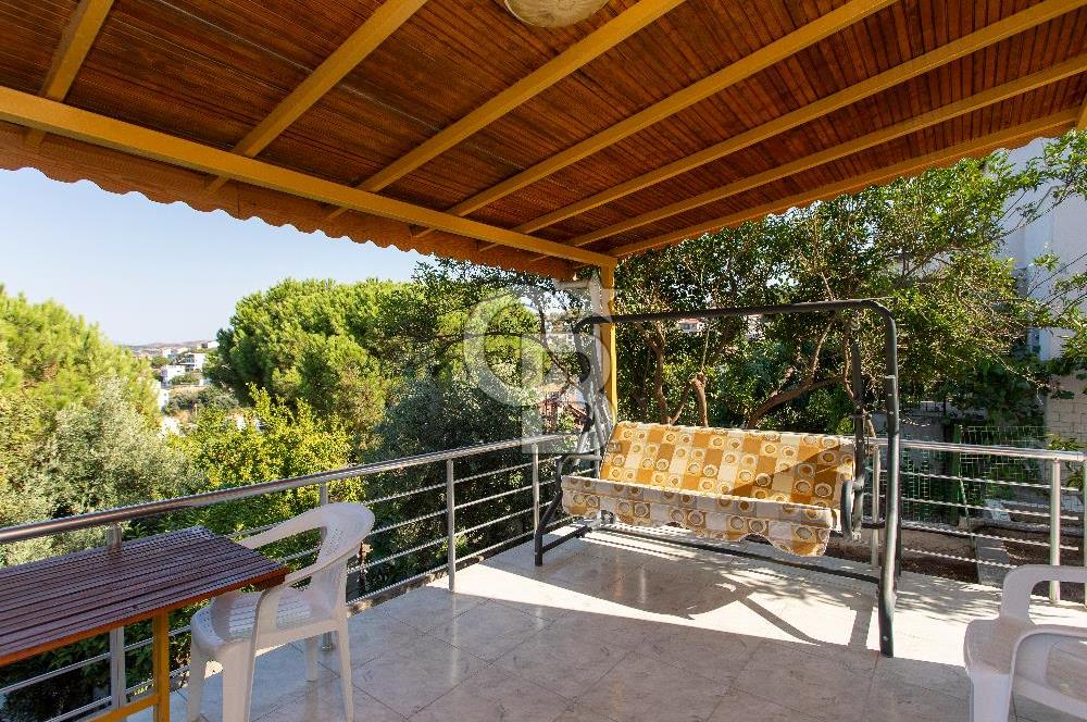 Yenifoça Donatkent'te Satılık 3+1 Deniz Manzaralı Müstakil Villa