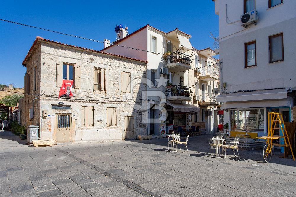 Foça Fevzipaşa Mah. Çarşı İçerisinde Satılık 2+1 Daire