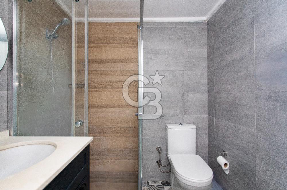 Foça Atatürk Mah. Satılık Tadilatlı 3+1 Bahçe Katı Daire
