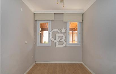 Foça Atatürk Mah. Satılık Tadilatlı 3+1 Bahçe Katı Daire