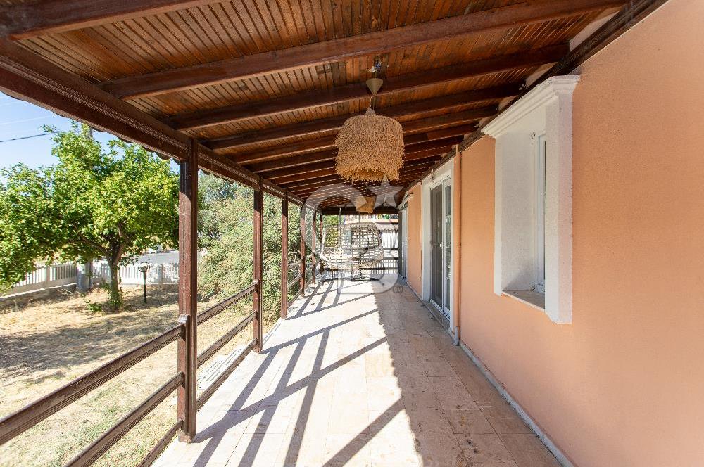 Foça Atatürk Mah. Satılık Tadilatlı 3+1 Bahçe Katı Daire