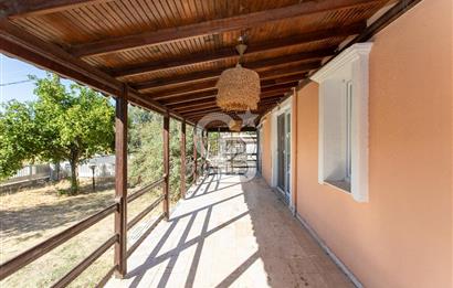 Foça Atatürk Mah. Satılık Tadilatlı 3+1 Bahçe Katı Daire