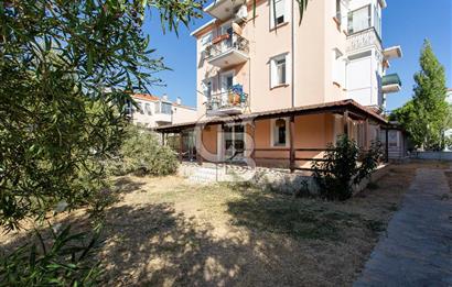 Foça Atatürk Mah. Satılık Tadilatlı 3+1 Bahçe Katı Daire