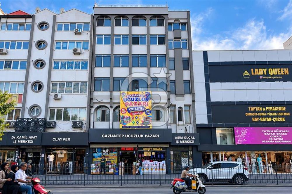 ŞAHİNBEY HÜRRİYET CADDESİNDE KOMPLE SATILIK İŞ MERKEZİ