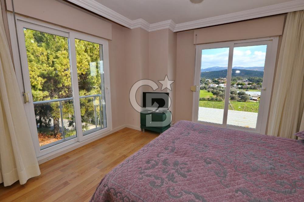 Urla Zeytinalanı Doğa Manzaralı Müstakil Triplek Villa!