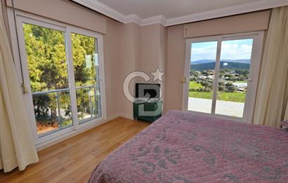 Urla Zeytinalanı Doğa Manzaralı Müstakil Triplek Villa!