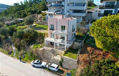 Urla Zeytinalanı Doğa Manzaralı Müstakil Triplek Villa!