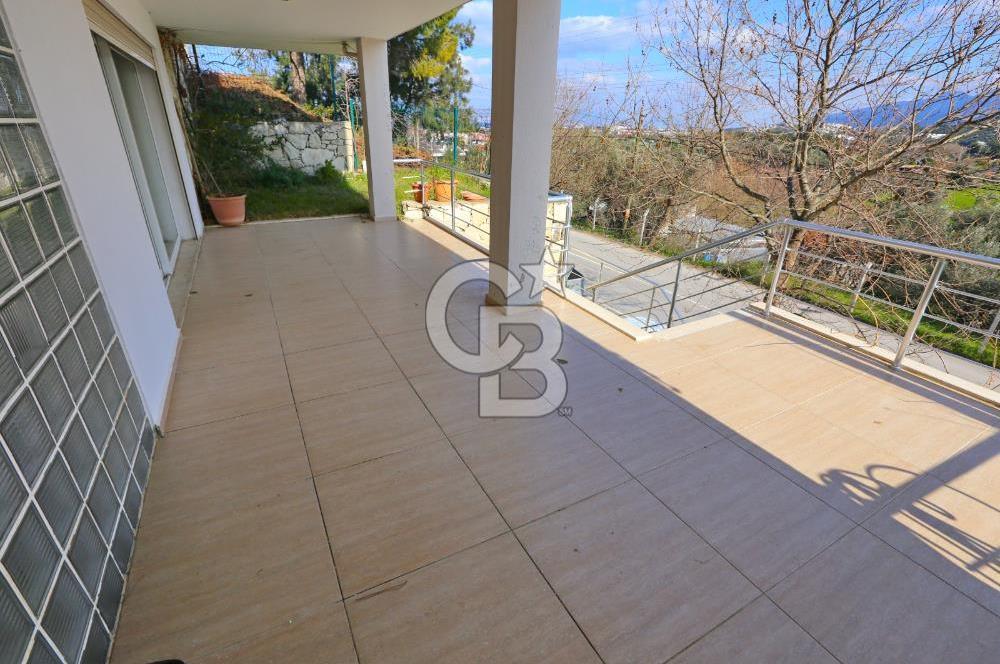 Urla Zeytinalanı Doğa Manzaralı Müstakil Triplek Villa!