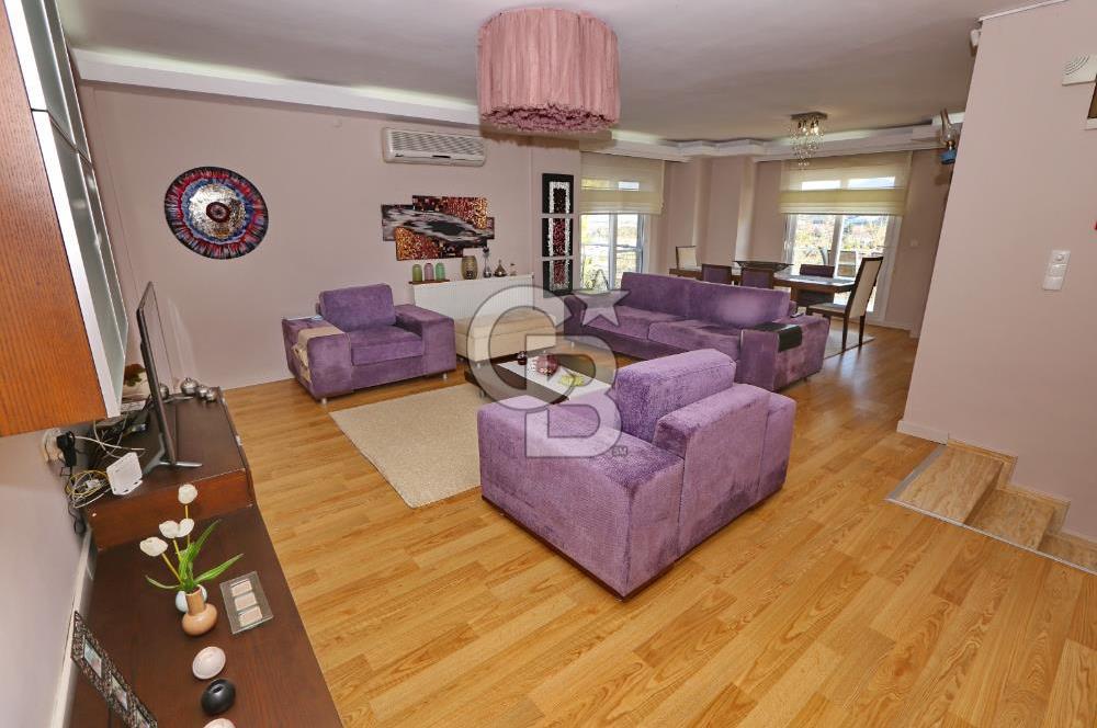 Urla Zeytinalanı Doğa Manzaralı Müstakil Triplek Villa!