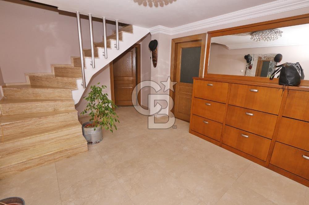 Urla Zeytinalanı Doğa Manzaralı Müstakil Triplek Villa!