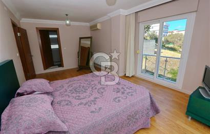 Urla Zeytinalanı Doğa Manzaralı Müstakil Triplek Villa!
