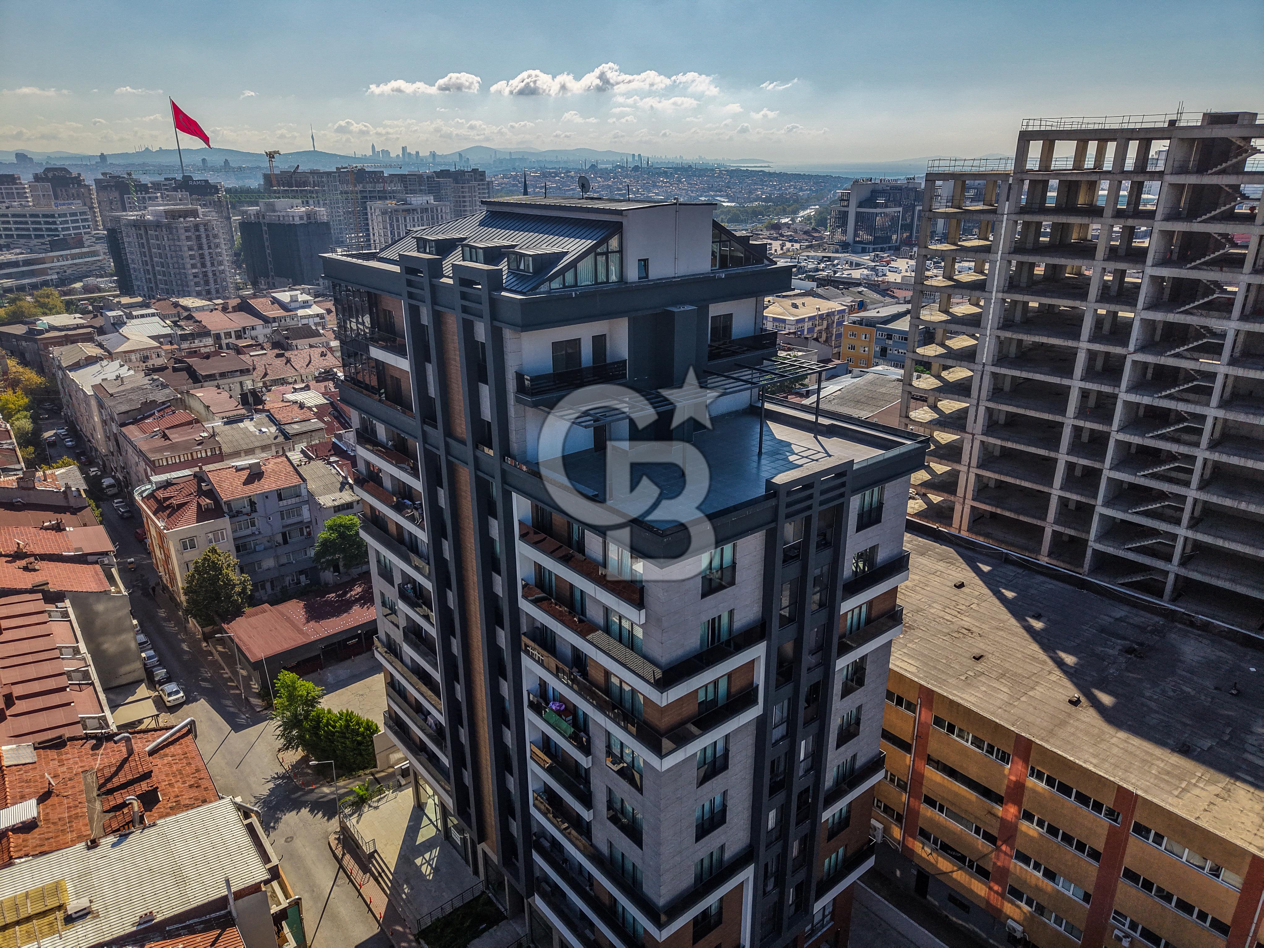 BAYRAMPAŞA’DA GENİŞ TERASLI YÜKSEK TAVANLI 280m2 LOFT