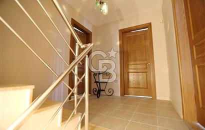 Urla Zeytinalanı Doğa Manzaralı Müstakil Triplek Villa!