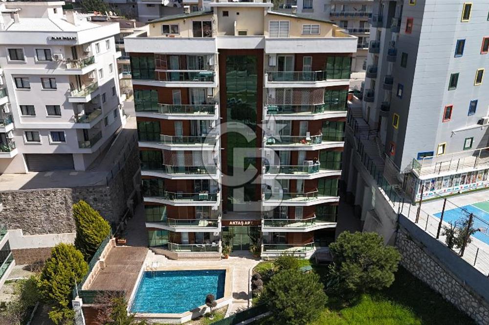 Havuzlu, Otoparklı, Deniz Manzaralı, 230 m2 5+1 Daire