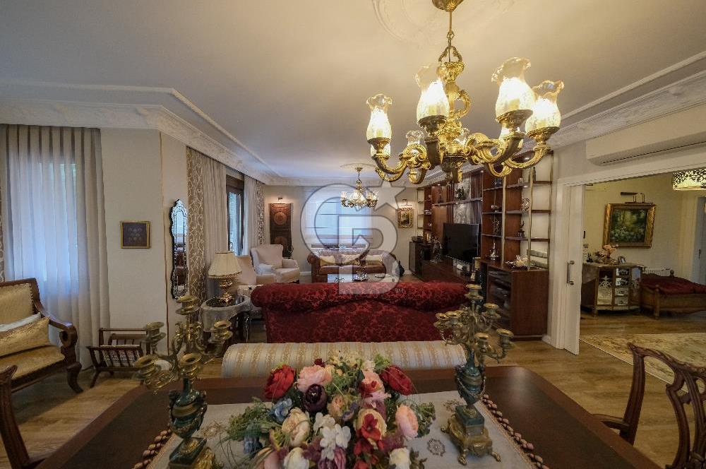Şişli'de 4 Katlı Müstakil Villa: Prestijli Yaşam ve Yatırım Fırsatı