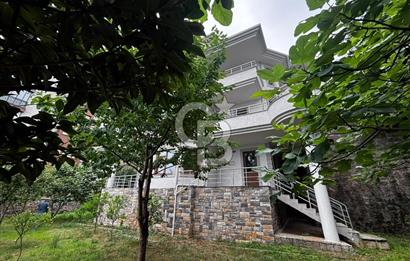 BOZTEPE'DE KESİNTİSİZ ŞEHİR VE DENİZ MANZARALI 5+2 ÖZEL VİLLA
