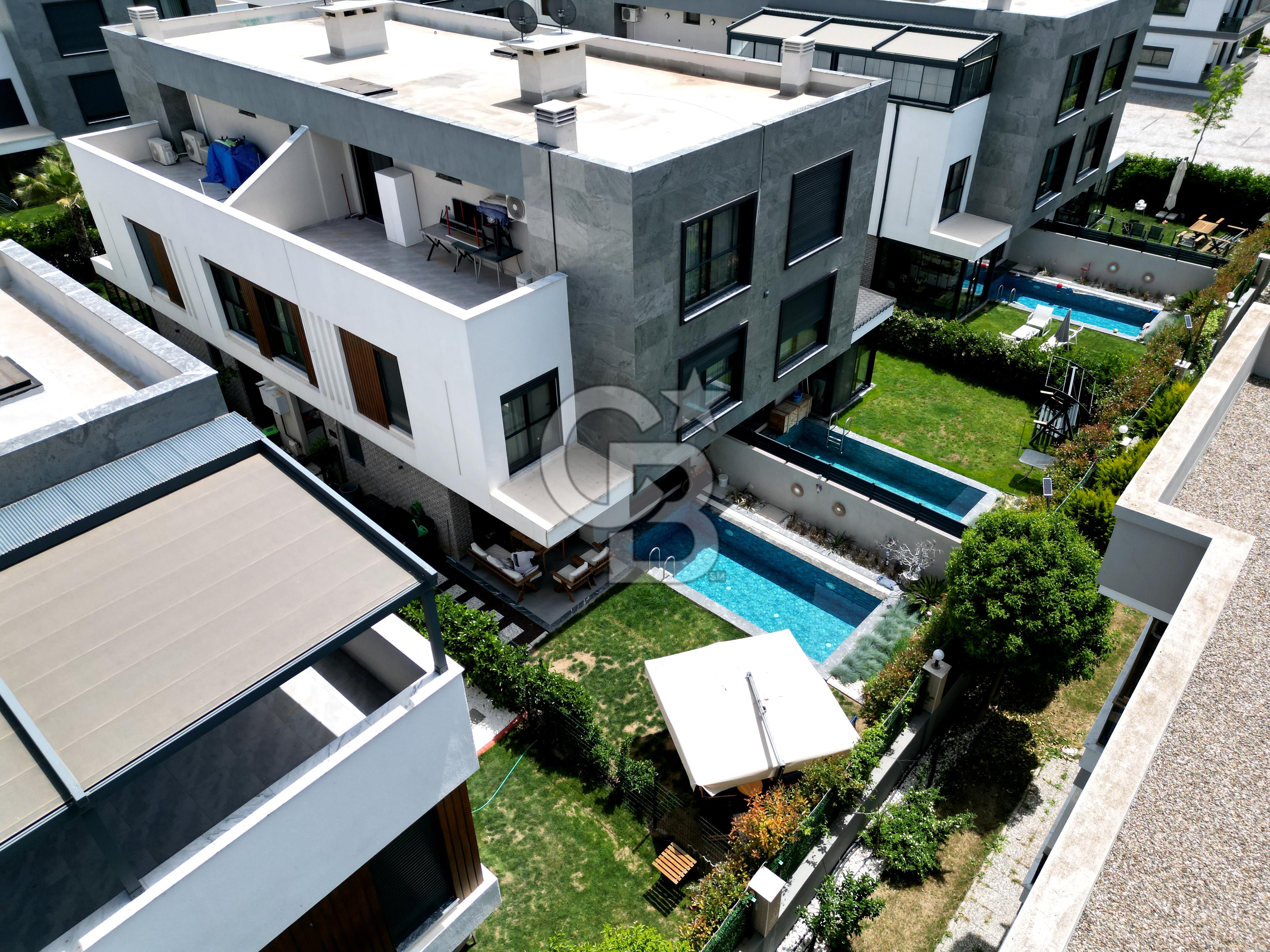 MENDERES CÜNEYTBEYDE MÜSTAKİL HAVUZLU SATILIK 4+1 VİLLA