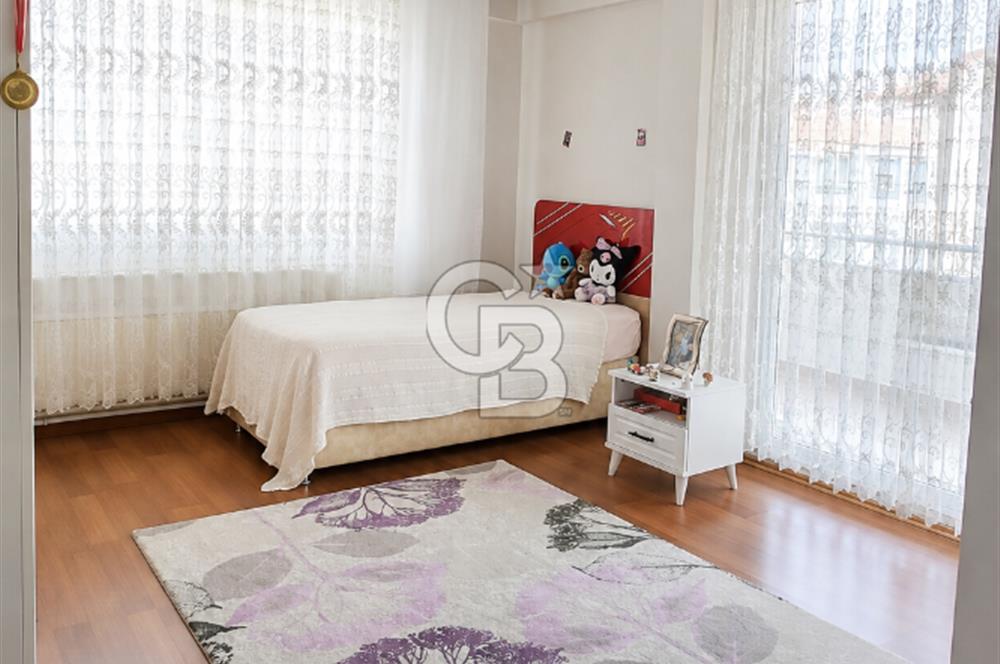 Tire Hürriyet Mahallesinde 3+1 145 m² Kilerli Otoparklı Satılık Daire 