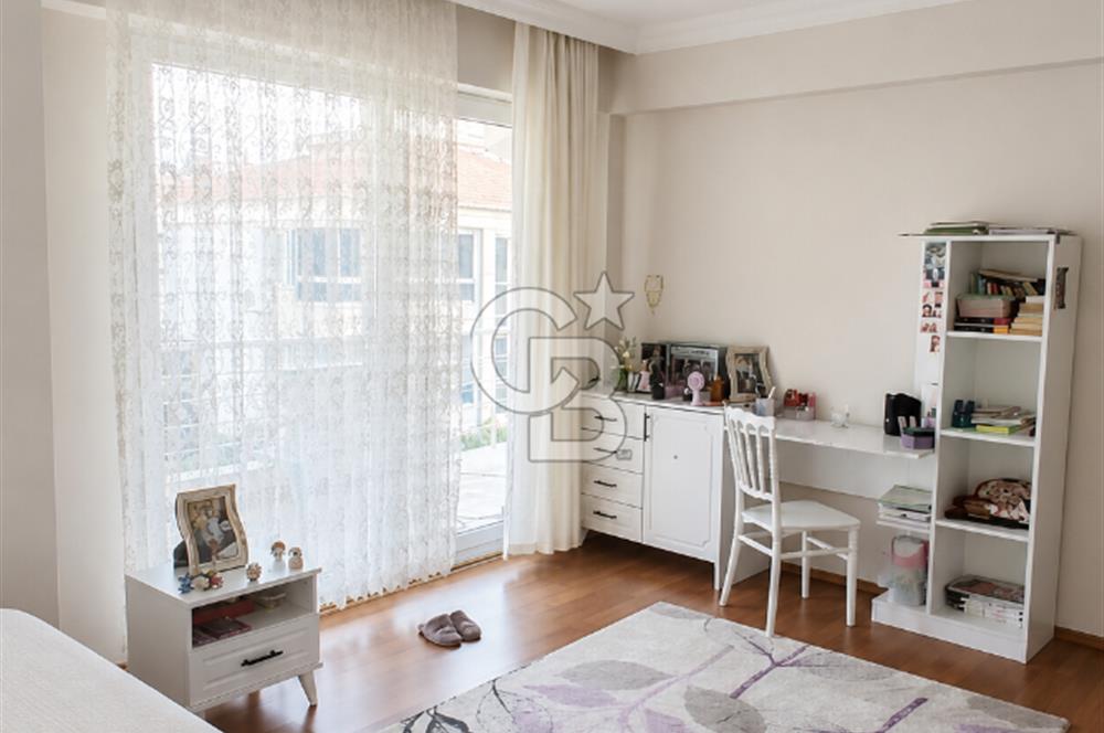 Tire Hürriyet Mahallesinde 3+1 145 m² Kilerli Otoparklı Satılık Daire 
