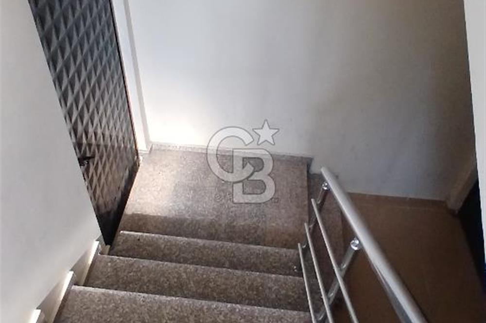 Tire Hürriyet Mahallesinde 3+1 145 m² Kilerli Otoparklı Satılık Daire 