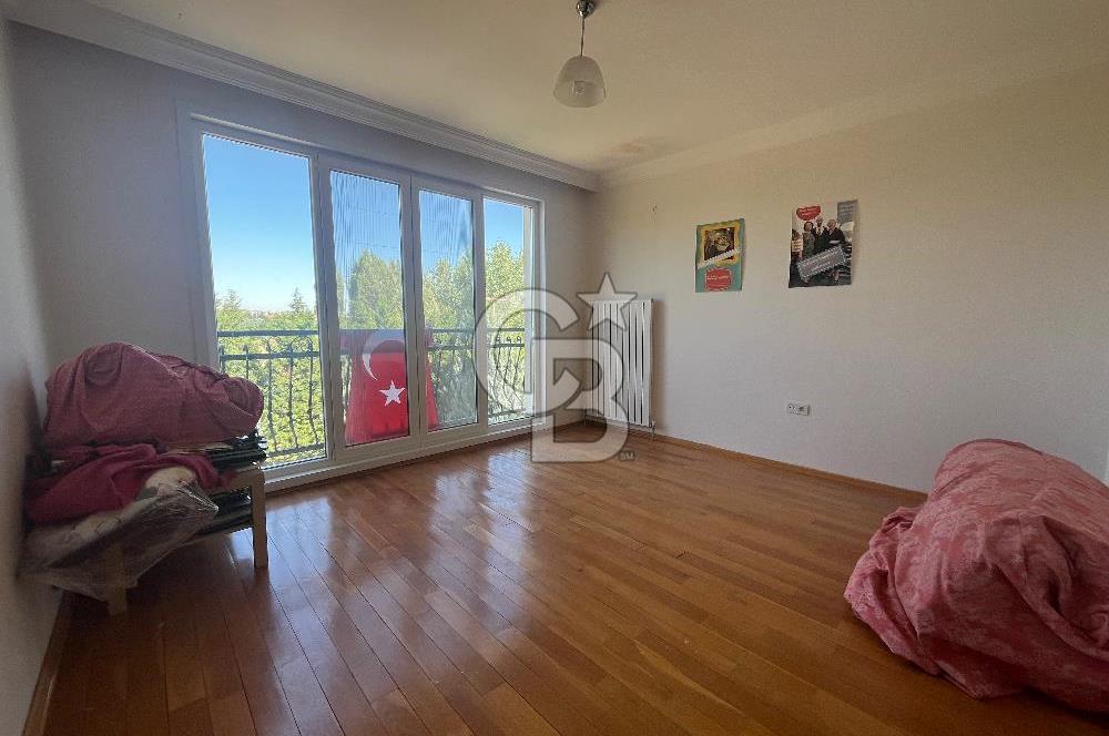 Gölbaşı Ballıkpınarda Bahçekent Sitesinde Geniş Villa 