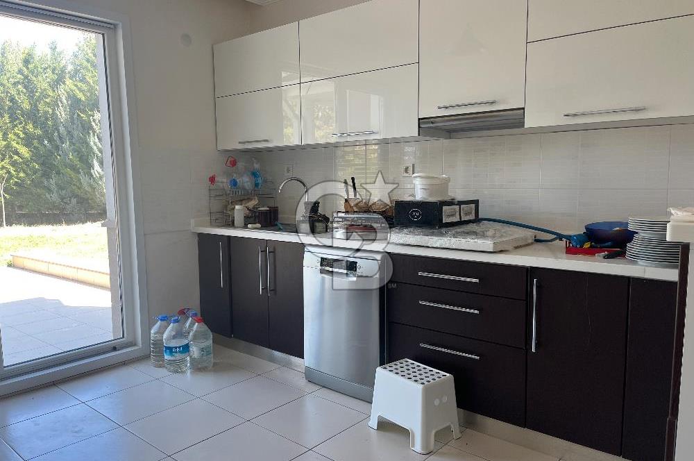 Gölbaşı Ballıkpınarda Bahçekent Sitesinde Geniş Villa 