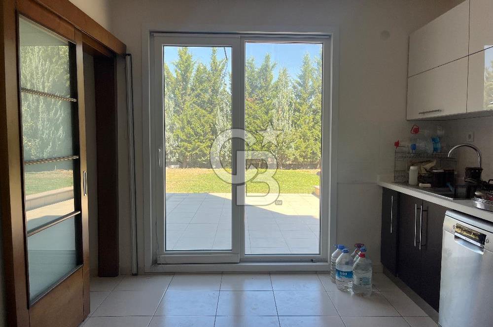 Gölbaşı Ballıkpınarda Bahçekent Sitesinde Geniş Villa 