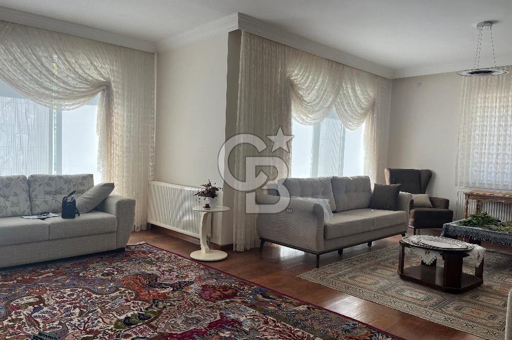 Gölbaşı Ballıkpınarda Bahçekent Sitesinde Geniş Villa 