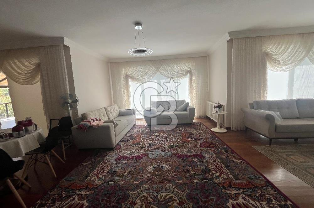 Gölbaşı Ballıkpınarda Bahçekent Sitesinde Geniş Villa 