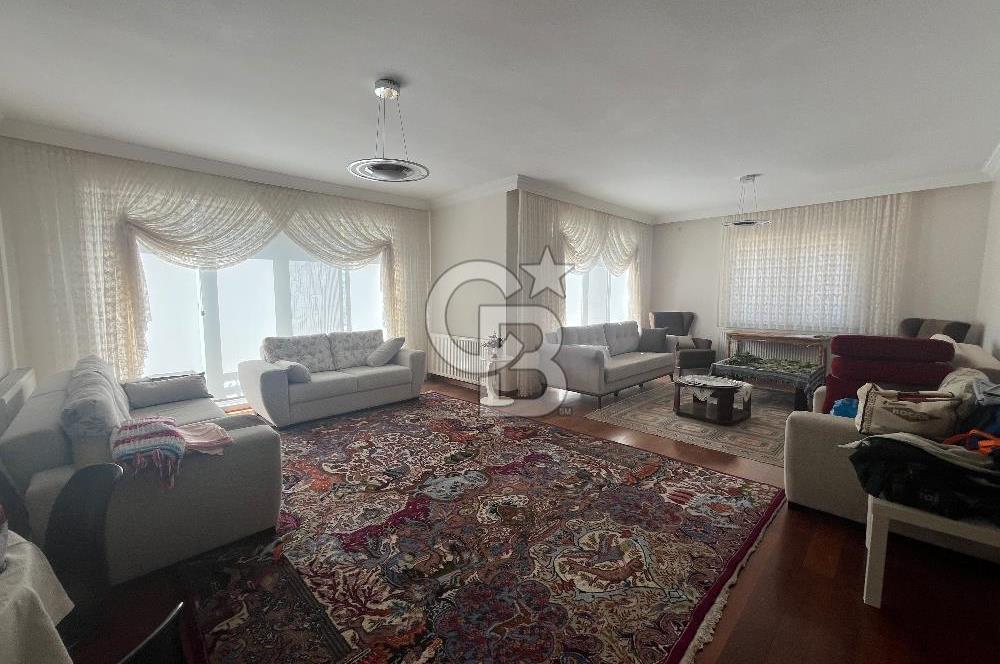 Gölbaşı Ballıkpınarda Bahçekent Sitesinde Geniş Villa 