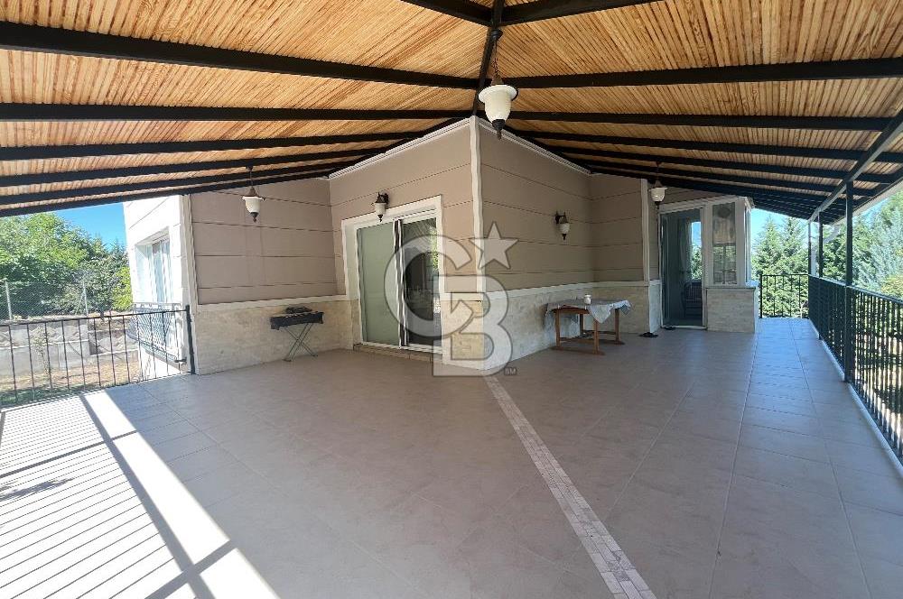 Gölbaşı Ballıkpınarda Bahçekent Sitesinde Geniş Villa 