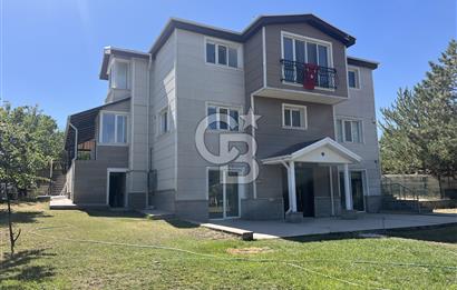 Gölbaşı Ballıkpınarda Bahçekent Sitesinde Geniş Villa 