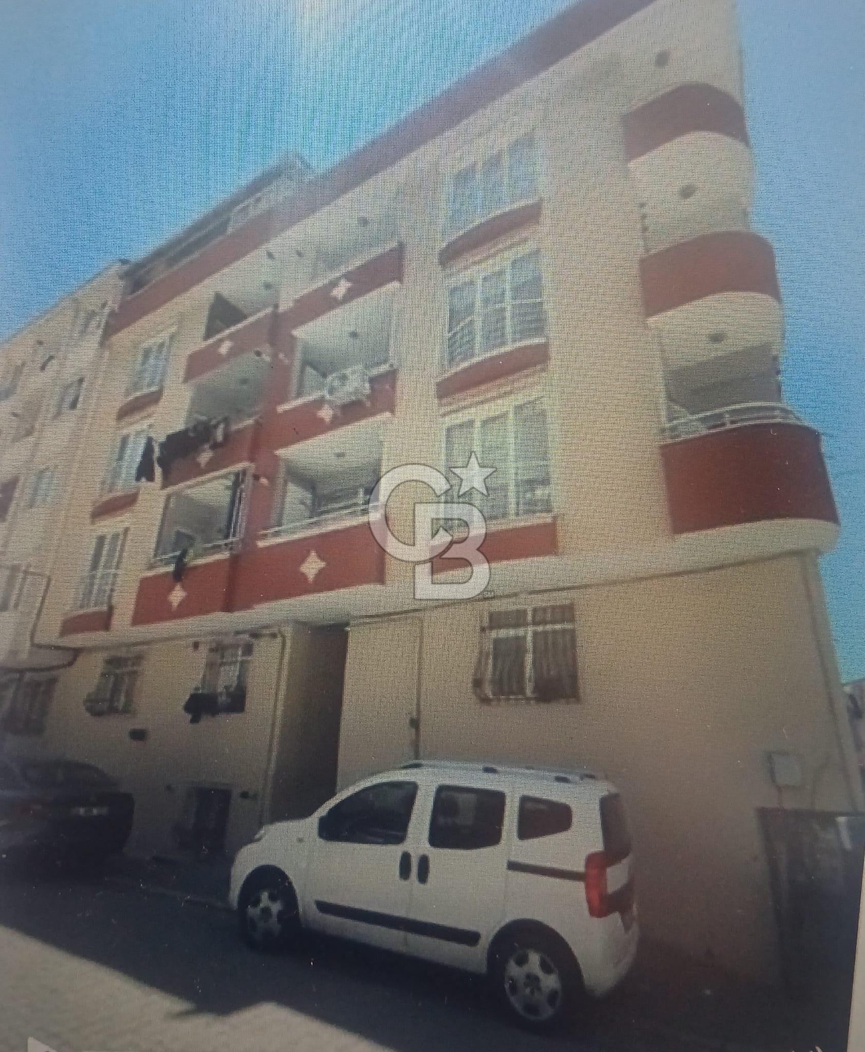 ESENYURT ÜÇEVLERDE METROYA YAKIN 6+2 GENİŞ AİLE DAİRESİ
