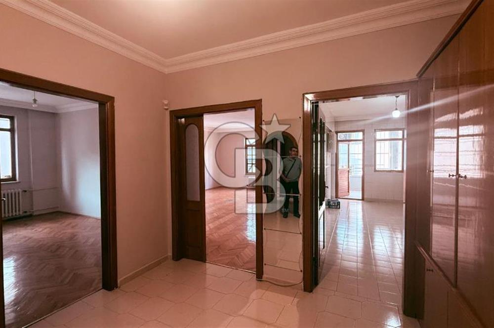 YILDIZEVLER MAHALLESİN'DE 709.SOKAK SATILIK DAİRE